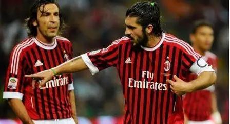 记者：昨晚阿代米和于根伟指导聊了挺久，阿代米哭了（记者称阿代米昨夜与于根伟指导长谈良久后落泪）