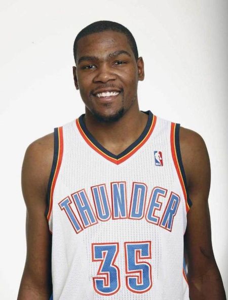 国足新主帅引发热议（国足新帅任命引起广泛讨论）