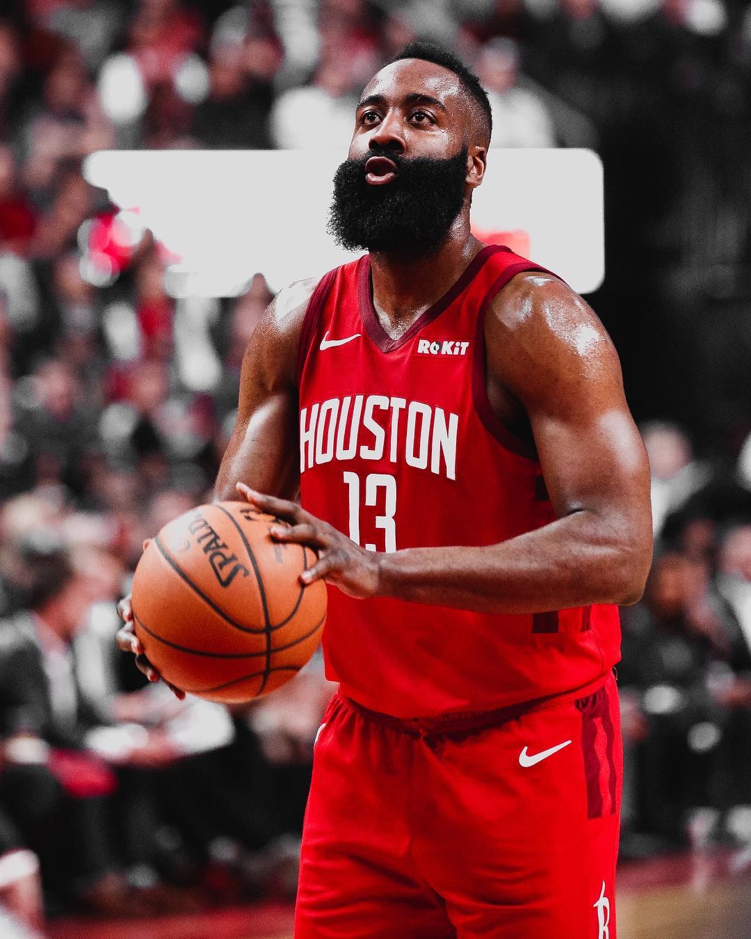 新赛季伊始，詹姆斯的表现并未达到外界预期（新赛季开局，詹姆斯表现不如外界预期）