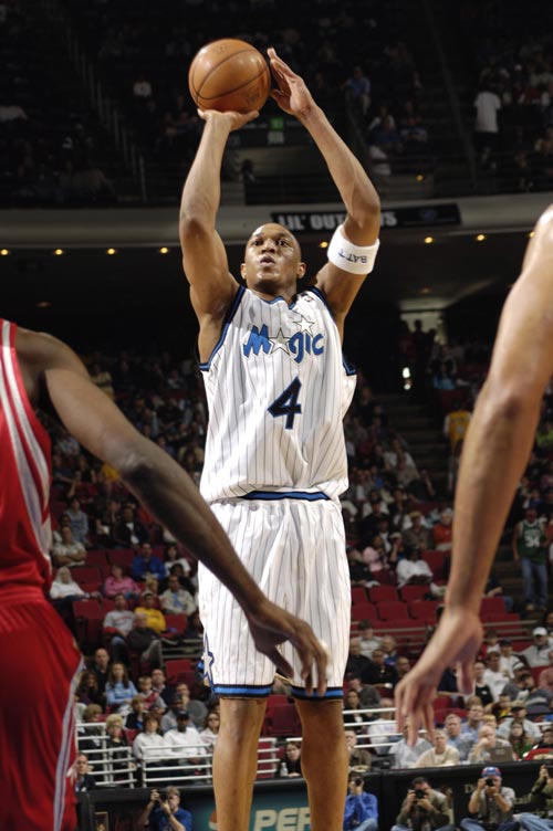 跟队：米兰有意签下阿图博卢，卡普里莱和雷斯特也在名单中（队记：米兰有意引进阿图博卢，卡普里莱与雷斯特同为候选）