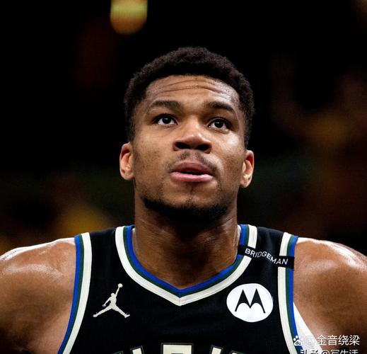 罗马3-1客胜克雷莫内塞登顶意甲，苏莱、埃文-弗格森、利马破门（罗马客场3-1力克克雷莫内塞登顶意甲，苏莱、埃文-弗格森与利马相继破门）