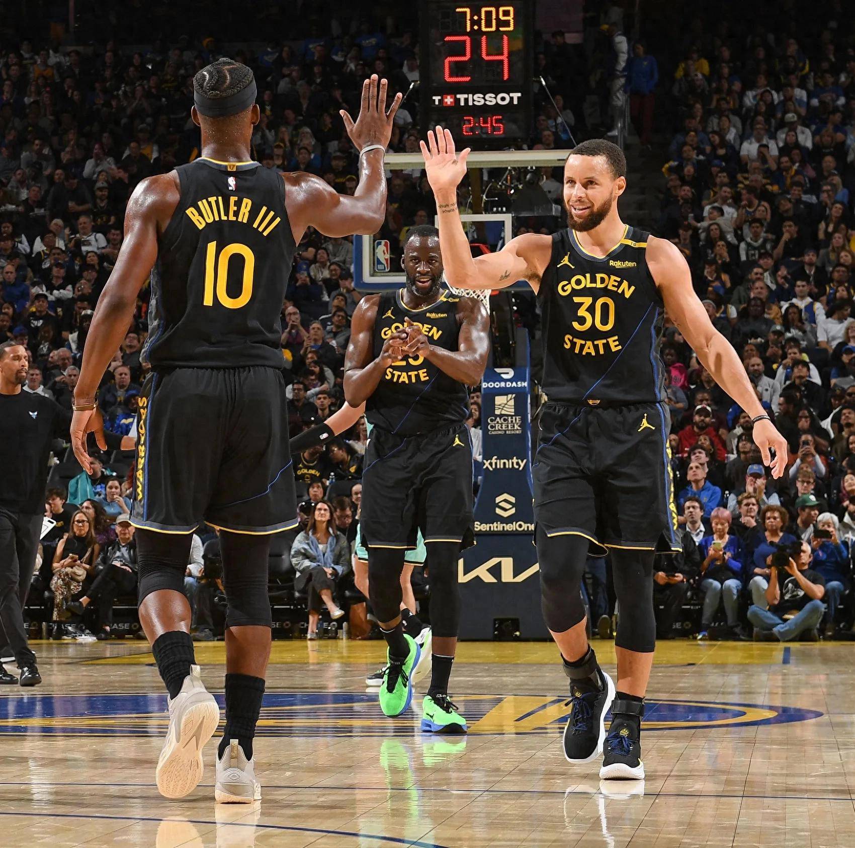 贝克汉姆一家庆祝夺冠（贝克汉姆全家齐庆夺冠）