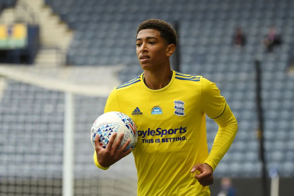 韩足晚报（2025.12.12）洪明甫谨慎表态分组形势（韩足晚报（2025.12.12）洪明甫审慎评析分组局势）