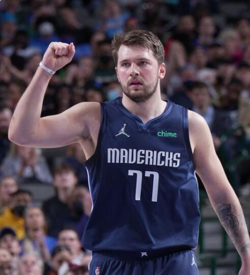 姆巴佩西甲第15轮狂轰3球，助皇马3-0胜毕巴，状态惊人，成为当世足坛第一人。（姆巴佩西甲第15轮上演帽子戏法，助皇马3-0击退毕巴，状态爆棚，坐稳当世第一人）