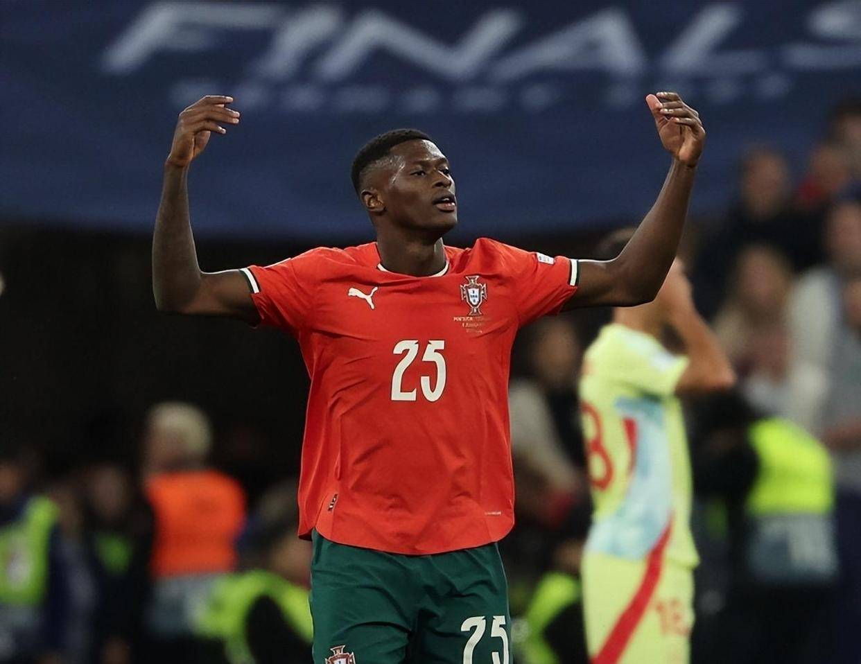 英超战报：塔尔比破门，维尔茨造乌龙，利物浦1-1桑德兰（英超快讯：塔尔比建功，维尔茨迫使乌龙，利物浦1-1战平桑德兰）