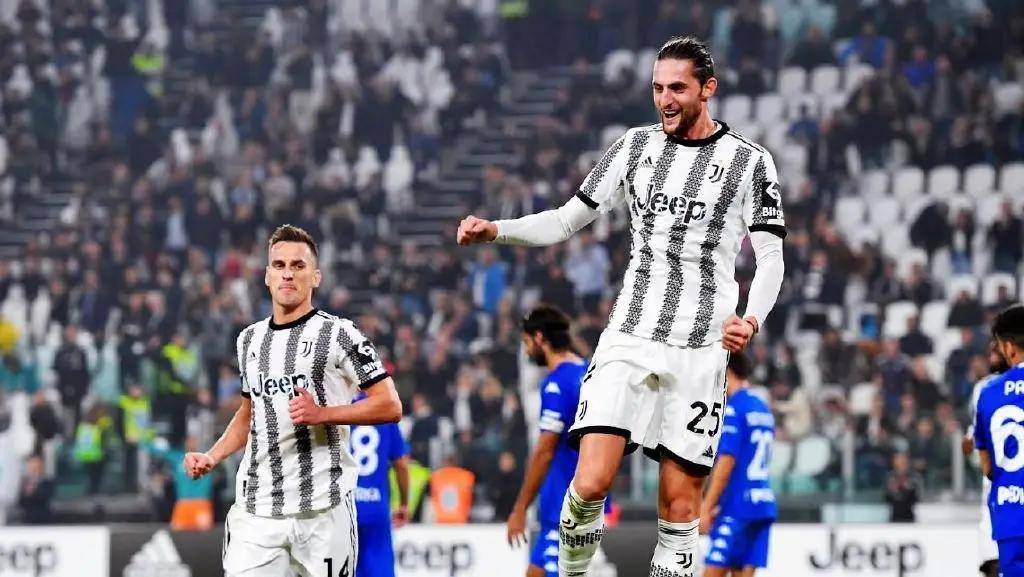 AC米兰在意大利杯负于拉齐奥，终结13场不败，放弃杯赛以专注意甲，凸显战略调整。（AC米兰意杯不敌拉齐奥，13场不败止步，舍杯专攻意甲显战略转向）