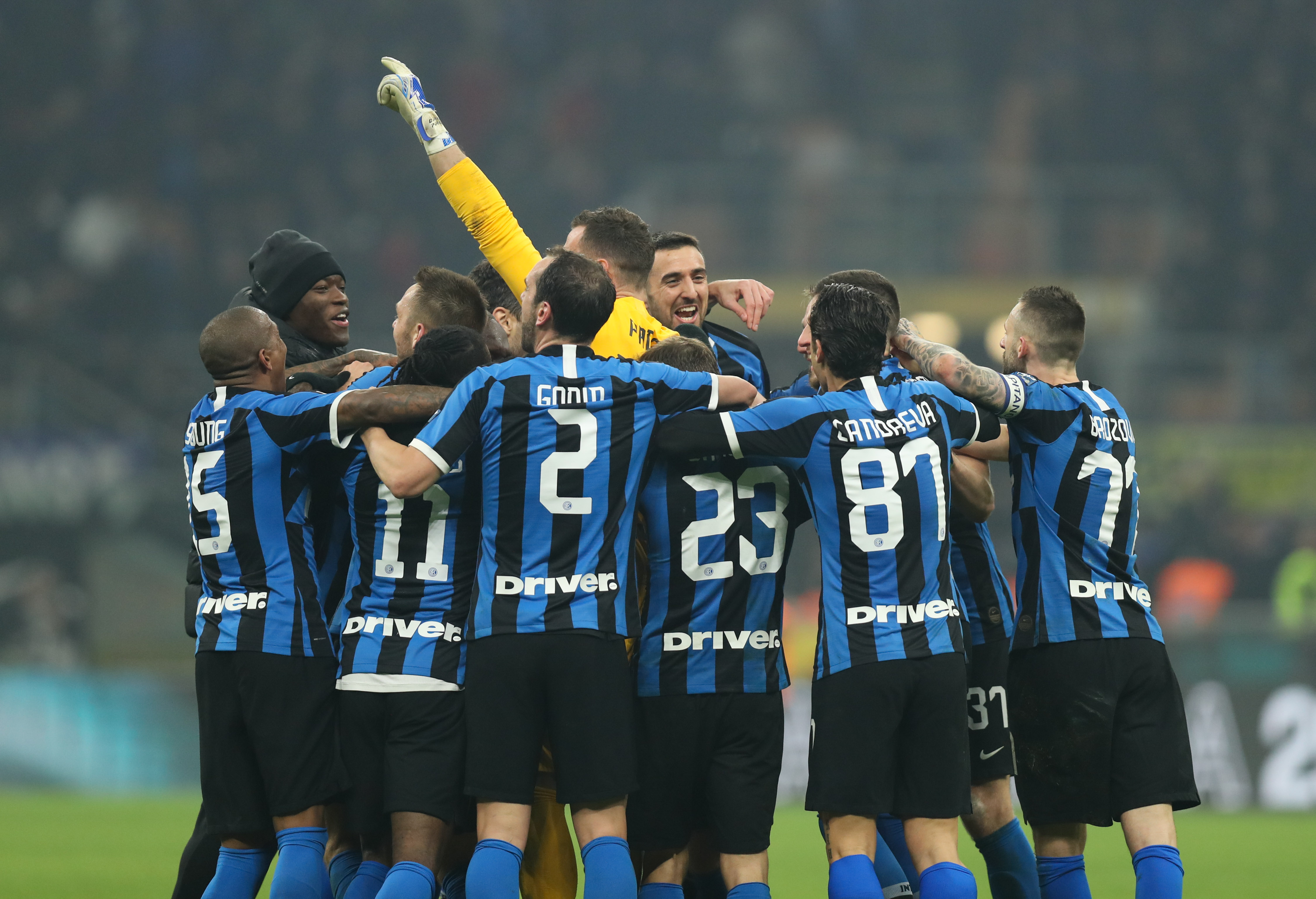 官方：英格兰名哨安东尼-泰勒将执法欧冠第4轮布鲁日vs巴萨（官宣：英格兰名裁安东尼-泰勒将执法欧冠第4轮布鲁日对阵巴萨）