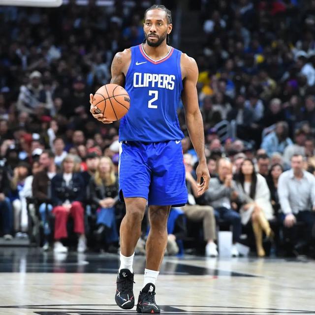 CBA史上最远的三分绝杀，就连深圳男篮队友都满脸震惊（CBA诞生史上最远三分绝杀，深圳队友当场惊呆）