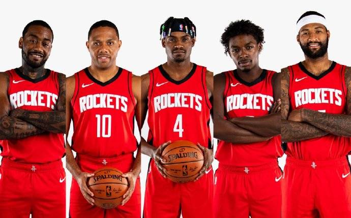 足球欧洲媒体评最佳11人阵容，无人争议（欧洲媒体评选足球最佳十一人，公认无争议）