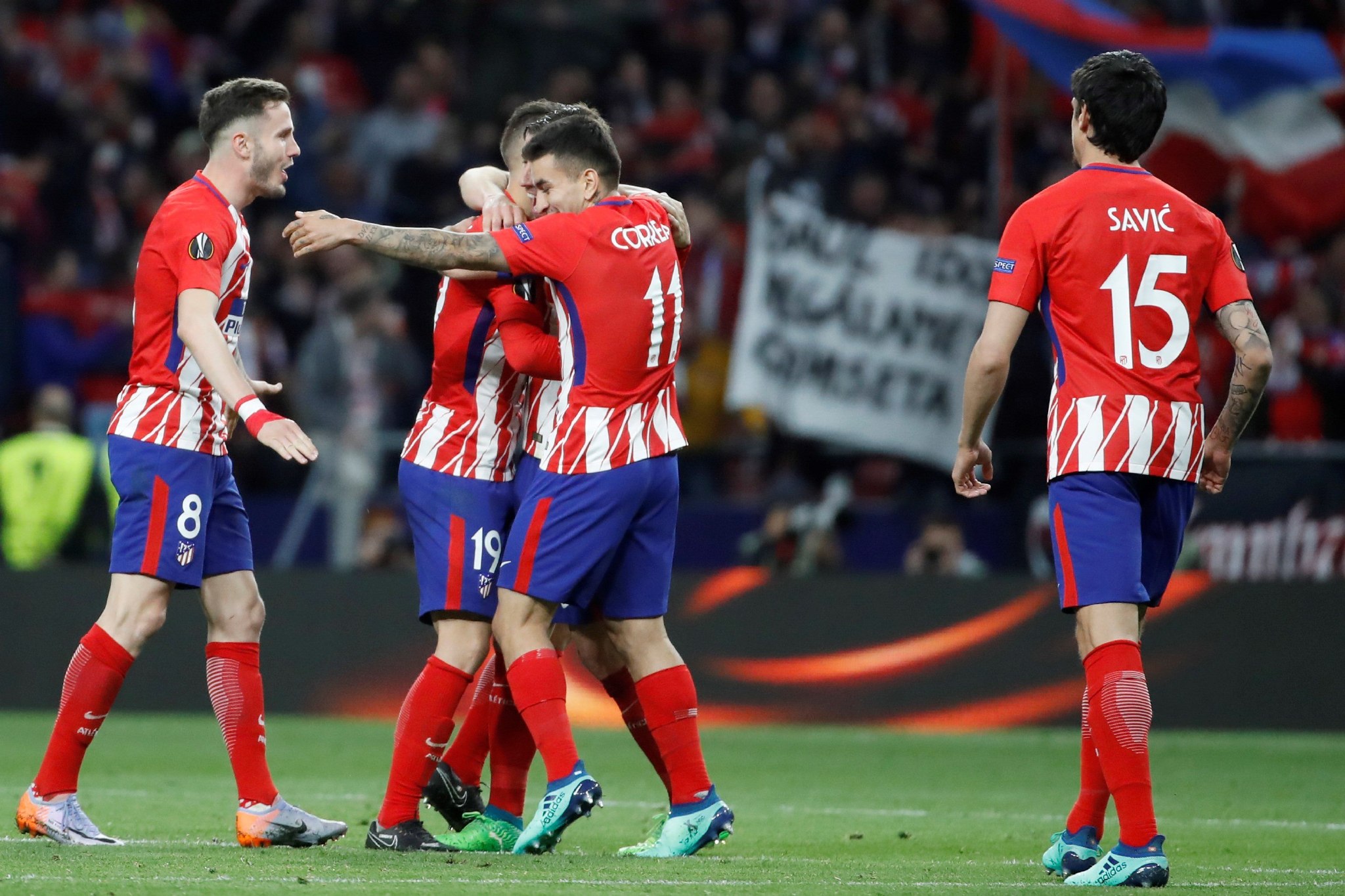 利物浦萨拉赫任意球破门锁定胜局（萨拉赫任意球建功，利物浦锁定胜利）