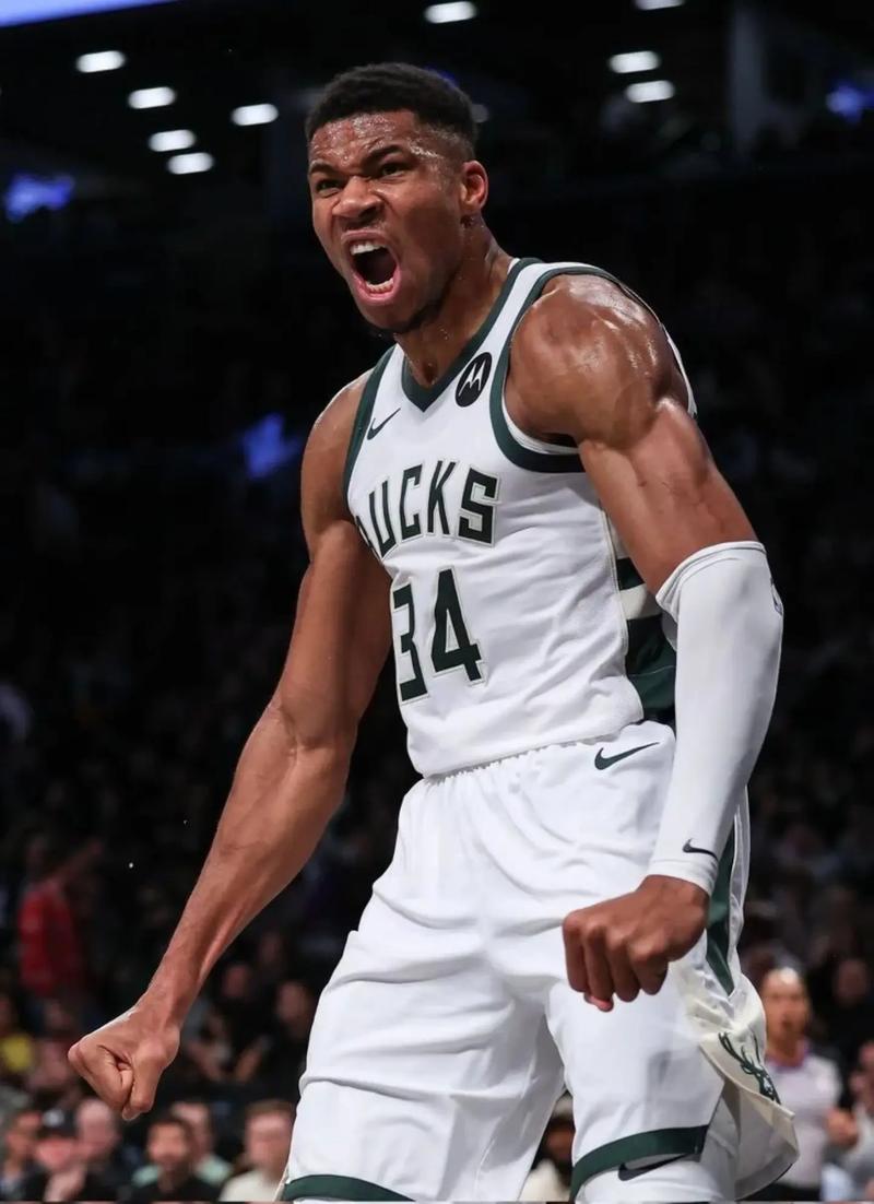 皇马客场4-3奥林匹亚科斯，姆巴佩大四喜，维尼修斯两助攻（姆巴佩上演大四喜，维尼修斯两度助攻，皇马客场4-3险胜奥林匹亚科斯）