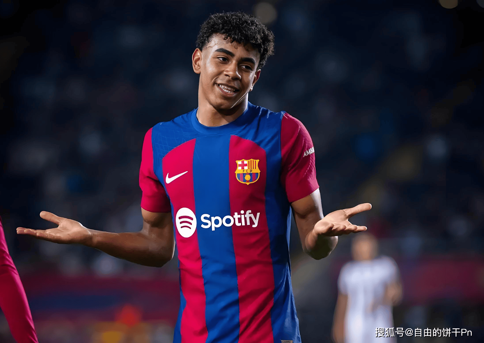 曼联对阵埃弗顿豪取42胜，太妃糖本赛季平均首发年龄最大（曼联对埃弗顿已取42场胜利，太妃糖本季首发平均年龄居首）