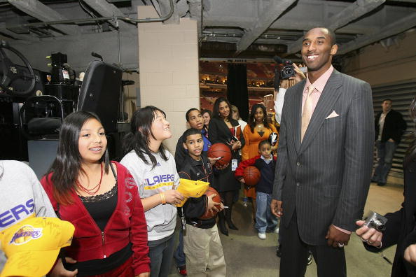 WTT总决赛：林诗栋4-0完胜梁靖崑，挺进男单八强（WTT总决赛：林诗栋4-0横扫梁靖崑，晋级男单八强）