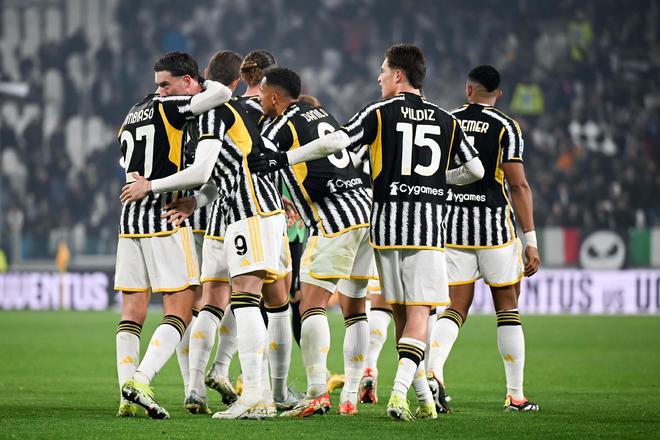 C罗致敬帕特里西奥：感谢你所做的一切，你将名垂青史（C罗向帕特里西奥致意：感谢所有付出，你的名字必将载入史册）