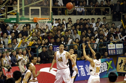 半场战报：法兰克福0-0沃尔夫斯堡（半场速报：法兰克福与沃尔夫斯堡0-0握手言和）