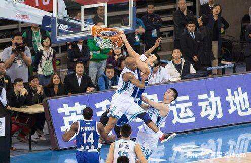 14场4球！19岁非洲中场天才新星横空出世，两大欧洲豪门都想签他（19岁非洲中场新星爆红：14战4球，两大欧洲豪门抢签）