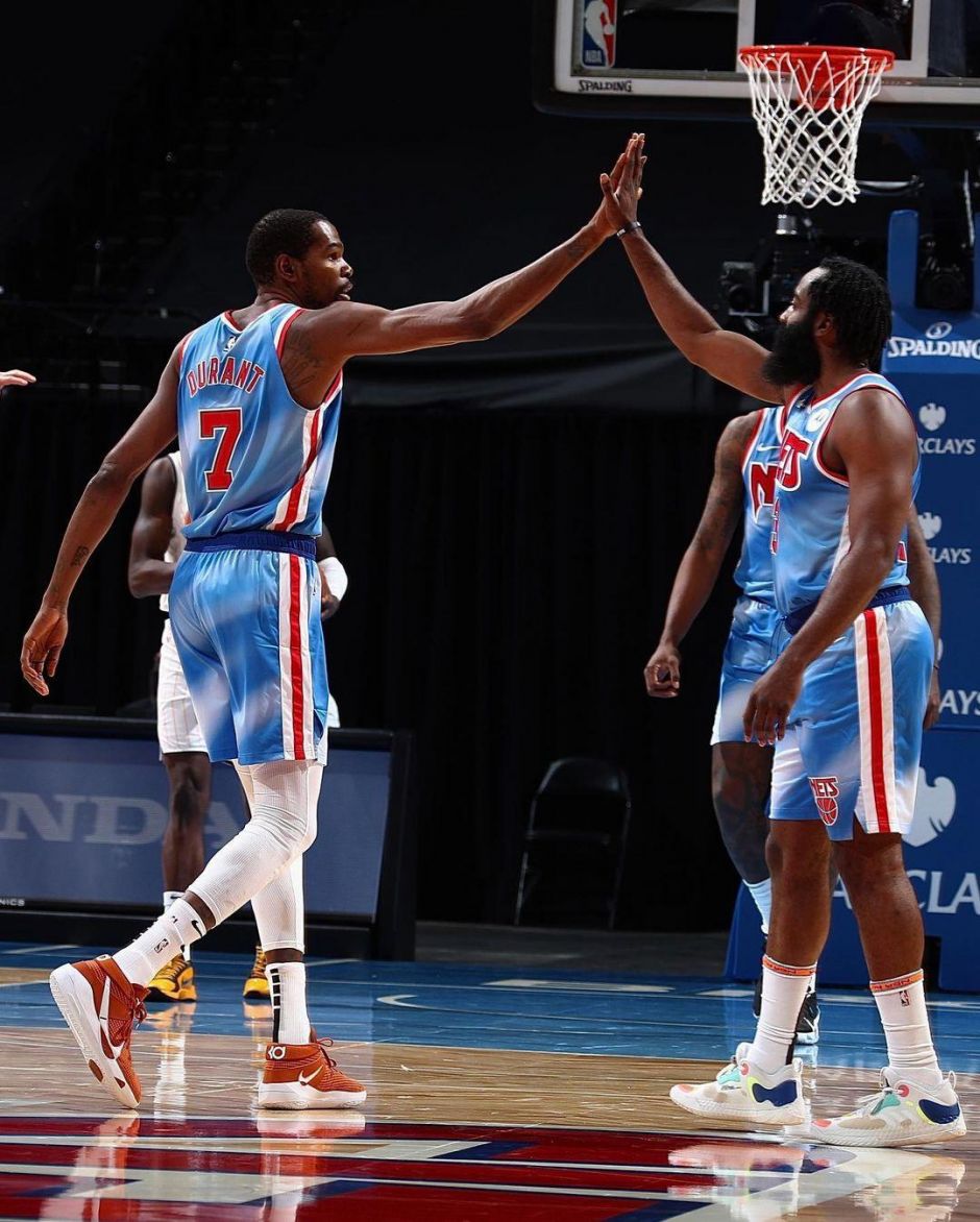 他这次传球完全是大师级别（这一脚传球堪称大师手笔）