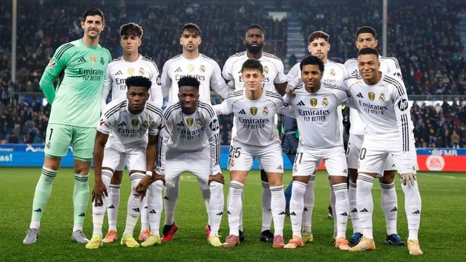 空砍大号两双！浓眉全场28投16中得到35分17篮板（浓眉28投16中轰下35分17篮板，豪取大号两双却无奈空砍）