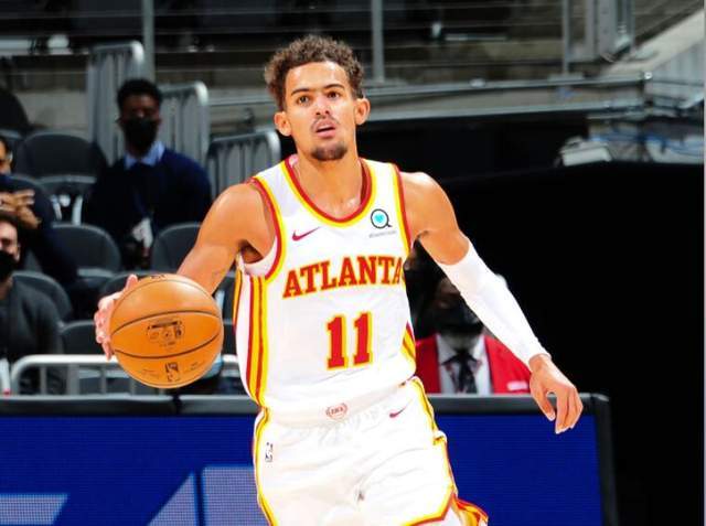 不容易！布里奇斯收板直接长传 阿努诺比晃飞防守人旱地拔葱暴扣（精彩一幕：布里奇斯抢板长传，阿努诺比晃开防守人原地起跳暴扣）