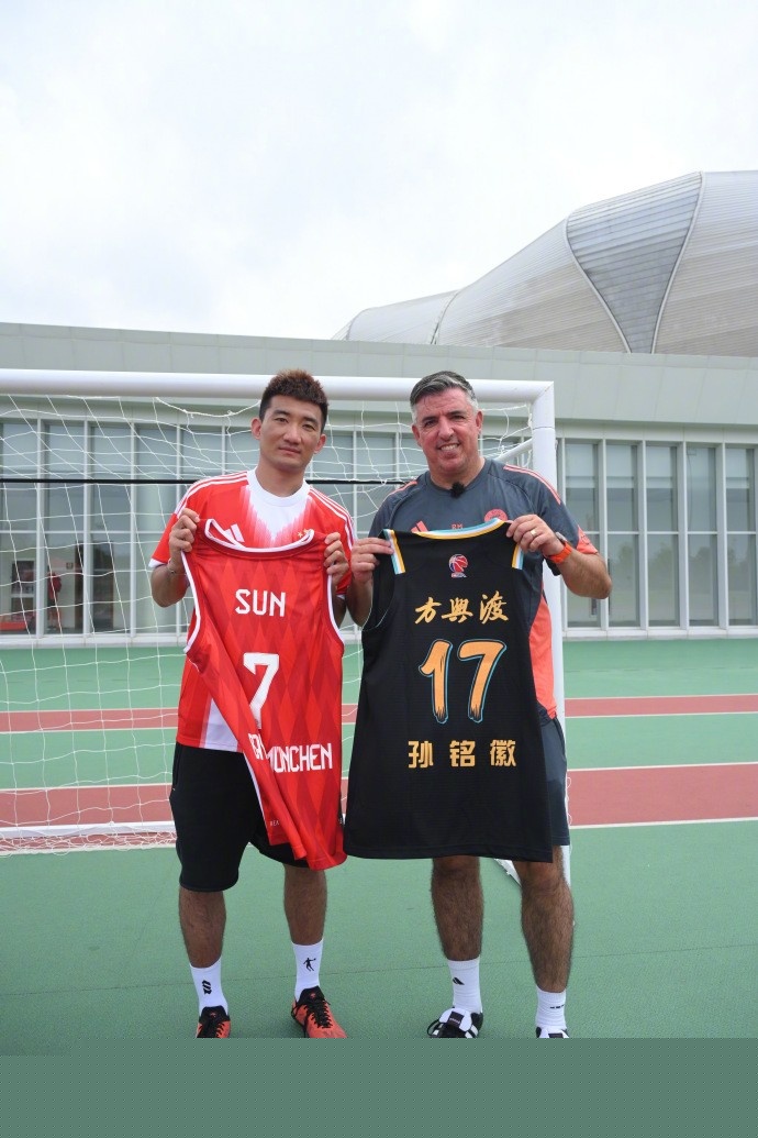 米体：本周米兰的气温骤降，米兰德比可能在雪中进行（米体称：米兰本周骤寒，德比战或在飘雪中上演）