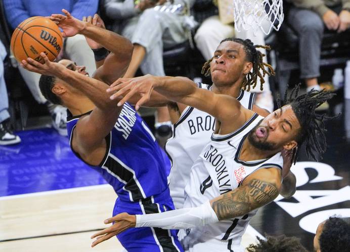 NBA常规赛战报：快船客场险胜雷霆（NBA常规赛快讯：快船客场险胜雷霆）