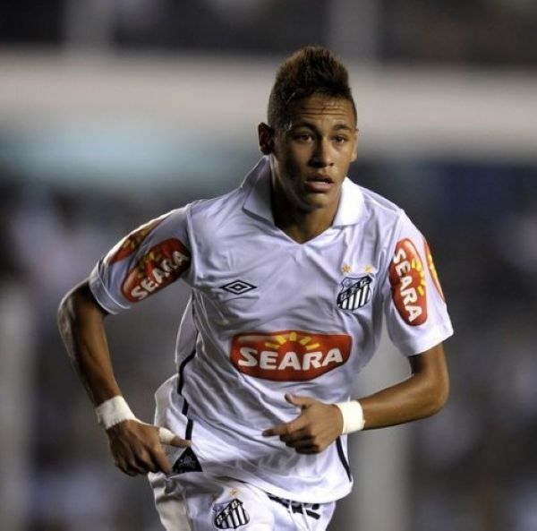 德甲霸主制造惨案，13轮12胜，凯恩踢疯了：替补轰入3球（德甲豪门再现碾压，13轮12胜，凯恩替补上演帽子戏法）