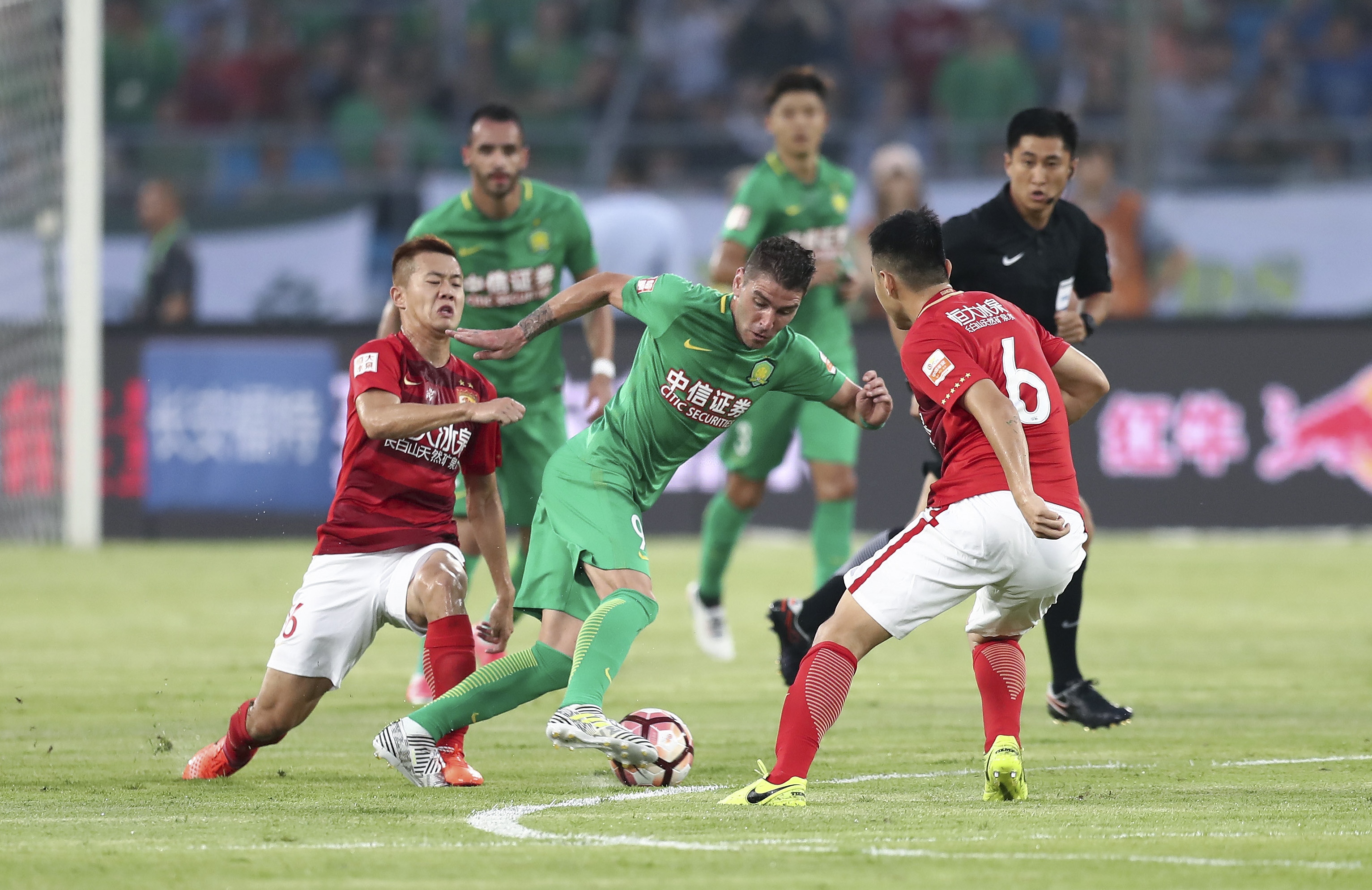 罗马诺：尤文并未追逐坎塞洛，球员不降薪意甲俱乐部无法负担（罗马诺：尤文无意签回坎塞洛，若不降薪意甲球队难以承担）